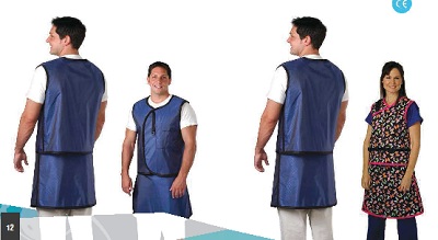 Chaleco protector para hombres, contra las radiaciones, confeccionado en dos capas de nailon u otro material textil y el interior del chaleco presenta capas de núcleo de vinilo combinado con polvo de metales radio protectores como el plomo, antimonio, tungsteno, bario y bismuto. El chaleco tiene dos paneles de Pb de 0,50 mm que crean un solapamiento de 1,0 mm. Cierre por velcro y hebillas.
El chaleco es un artículo de protección de seguridad radiológica, diseñado para que lo usen los profesionales médicos para protegerse de los rayos X que emiten los equipos de fluoroscopia durante las operaciones.
El artículo se presenta conjuntamente con la falda para protección radiológica, pero se clasifican separadamente