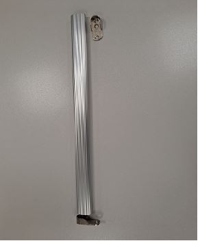 Perfil de aluminio de 40 cm, específicamente acondicionado para muebles (armarios). El producto se vende con dos herrajes acoplables en los extremos que sirven como elementos de fijación.
Sirve como elemento para colgar perchas.
Aluminio