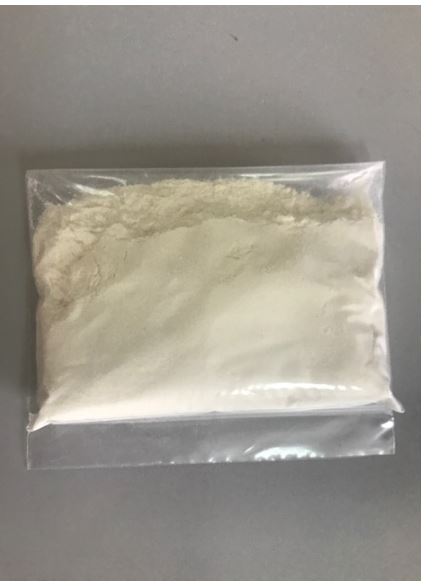Preparación alimenticia en polvo a base de leche entera en polvo,
lecitina de soja, vitaminas y permeator con un contenido de grasa superior al 1.5% en peso.

 (No contiene lactosuero, aceite de girasol, queso fundido en ninguna variante, caseinato, fosfatodisódico ni ácido láctico).

 Se presenta en formato polvo, en big bags y / o en sacos de 25 Kilogramos.  
 No está acondicionado para la venta al por menor.
Se usa para la alimentación humana.
No contiene lactosuero, aceite de girasol, queso fundido en ninguna variante, caseinato, fosfatodisódico ni ácido láctico.
Se presenta en grandes bolsas o en sacos de 25 kg. Se vende al por mayor.