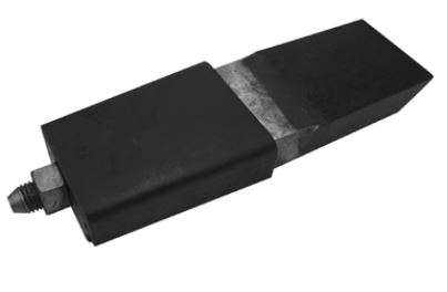 Cuña con tornillo, ambos de acero.
Se utiliza en vehículos no automóviles (remolques) para dar consistencia al pilar lateral (anclaje).
Tiene unas medidas de 360 mm de longitud, 70 mm de ancho y 30 mm de grosor.