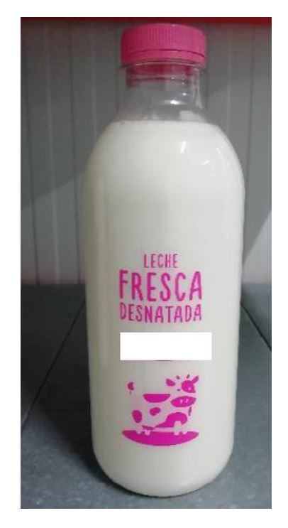 Leche desnatada pasteurizada de vaca. Contenido de materias grasas inferior al 1% en peso
Se usa para la alimentación humana.
Leche desnatada de vaca.
Se presenta en botellas de plástico de 1 litro de capacidad.