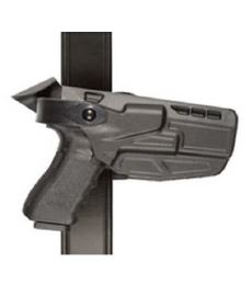 Fundas fabricadas en poliamida, para pistolas, inyectadas en molde. Utiliza un sistema de retención y asegura automáticamente el arma una vez enfundada. Dispone de tornillos y tuercas están recubiertos de óxido negro y de protector/dispositivo de seguridad (ALS/SLS o GLS).
Se utiliza para para portar el arma con total seguridad, ya sea en modo trabajo (serie 7) o modo de paisano (serie 5).
Poliamida.