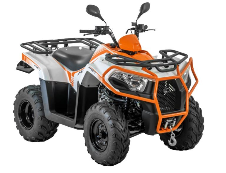Vehículo de cuatro ruedas (denominado «vehículo todoterreno») con motor de émbolo (pistón) de encendido por chispa, potencia 16.3 kW y masa en vacío y en marcha inferior a 600 kg.
El vehículo se identifica conforme a la legislación de la Unión Europea (reglamento (UE) 167/2013, cuya última modificación es el reglamento (UE) Nº 2018/830) por una autoridad competente en esa materia en la UE, como vehículo de la categoría T3b, es decir, tractor agrícola o forestal de ruedas, de motor, con dos ejes al menos y una velocidad máxima de fabricación igual o superior a 6 km/h, cuya función resida fundamentalmente en su potencia de tracción y que esté especialmente concebido para arrastrar, empujar, transportar y accionar determinados equipos intercambiables destinados a usos agrícolas o forestales, o arrastrar remolques agrícolas o forestales. (Directiva 2003/37/CE).
El vehículo presenta las siguientes características:
-	un asiento único con cabida solo para el conductor, del tipo usado en motocicletas;
-	un sistema de dirección parecido al de un vehículo tradicional controlado por un manillar. 
-	Velocidad máxima: 40 km/h.