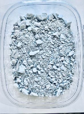Trozos y grumos de una única materia termoplástica, poli (tereftalato de etileno), con un índice de viscosidad inferior a 78 ml/g.
El destino del producto es la industria del embalaje.
Se suministra a granel en sacos.