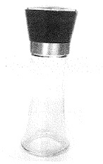 Molinillo de vidrio para pimienta, con parte operante de cerámica de gres.
Sirve para desmenuzar la pimienta.
Vidrio, polipropileno y cerámica.
Tiene una capacidad de 200 ml.