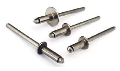 Remaches ciegos, compuestos por dos elementos no desmontables, cuerpo y vástago, que pueden ser lisos o estriados.
Estos dos elementos pueden estar fabricados con diferentes metales, presentándose en las siguientes combinaciones: aluminio y acero, aluminio y aluminio, aluminio y acero inoxidable, acero y acero, acero y acero inoxidable, acero inoxidable y acero inoxidable, cobre y acero, cobre y acero inoxidable, cobre y bronce.
Se presentan con unos diámetros que van de los 2,4 a los 9,5 mm y unas longitudes comprendidas entre los 4 y los 200 mm.