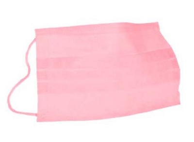 Según declaración del interesado se trata de una mascarilla quirúrgica confeccionada con tela sin tejer de fibras sintéticas (polipropileno, tres capas) de un solo uso, de forma rectangular, color rojo, con gomas para ajuste en ambos pabellones auditivos y tira moldeable en la parte superior para un mejor ajuste a la nariz.
Están destinada a usarse para protección de uso general contra riesgos menores.
Primera capa: Polipropileno (PP)con una densidad de 17grs/m3.
Segunda capa: Filtro der papel con una densidad de 23grs/m3.
Tercera capa: Polipropileno (PP) con una densidad de 25grs/m3.
Se presenta en cajas dispensadoras de 50 unidades para su venta al por menor y tiene unas medidas de 17,5 x 9,5cm.
El interesado declara que cumple la norma EN14683.