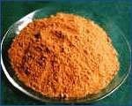 Extracto vegetal natural obtenido de las raíces del Barbasco (Lonchocarpus nicou). Se presenta como sólido granular de color marrón que, disgregado, se torna amarillento.
Insumo para la fabricación de formulaciones pesticidas no acondicionado para su venta al por menor.
El extracto está compuesto por un mínimo de 40% de rotenona y un máximo de 60% de rotenoides (Deguelina, Toxicarol, Tefrosina, y otros ácidos resínicos). No se le añade ningún otro componente.
El principio activo de las raíces del Barbasco es la rotenona y éste es extraído (extracción sólido-líquido) de las raíces haciendo uso de un solvente derivado del petróleo. La rotenona es separada bajo la forma de extracto, el solvente usado es recuperado, reactivado y nuevamente reutilizado. Para la obtención del Extracto de Rotenona 40% no hay procesos adicionales o ciclos de extracción de purificación. La rotenona es cuantificada por HPLC.