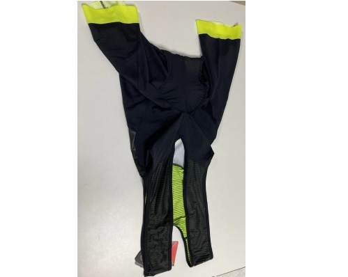 Pantalón corto (culote) confeccionado con fibras sintéticas. Está personalizado para la práctica ciclismo. Dispone de badana adherida. Unisex.
Combinado de tejidos sintéticos de composición variable de poliéster y elastan.
Se utiliza para la práctica del ciclismo
Poliéster y elastán