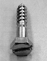 Tornillo de cabeza hexagonal ranurada DIN 571 de acero cincado, parcialmente roscado con rosca para madera.
Medidas: 6 x 30 mm.