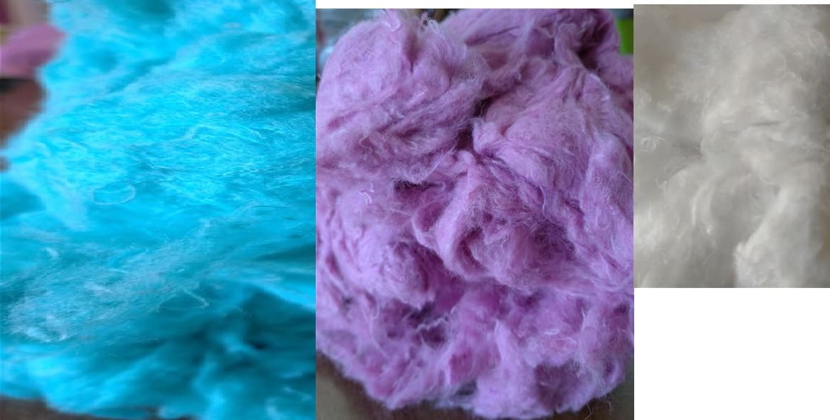 Desperdicios de algodón cardados, procedentes de las fibras que se obtienen del deshilachado de trapos nuevos. Las fibras tienen una longitud de 15 a 300 mm, son de algodón 100% o algodón 70%-80% y resto sintético. Una vez deshilachado, el desperdicio de algodón pasa por dos tambores de cardado.
Es utilizado por las hilaturas “de open end” para fabricar hilo.
Algodón o mayoritariamente algodón combinado con fibras sintéticas.
El proceso de deshilachado se realiza con maquinaria que deshilacha los trapos hasta que solo quedan las fibras que lo componen y se embalan en balas de 350 a 390 Kg.