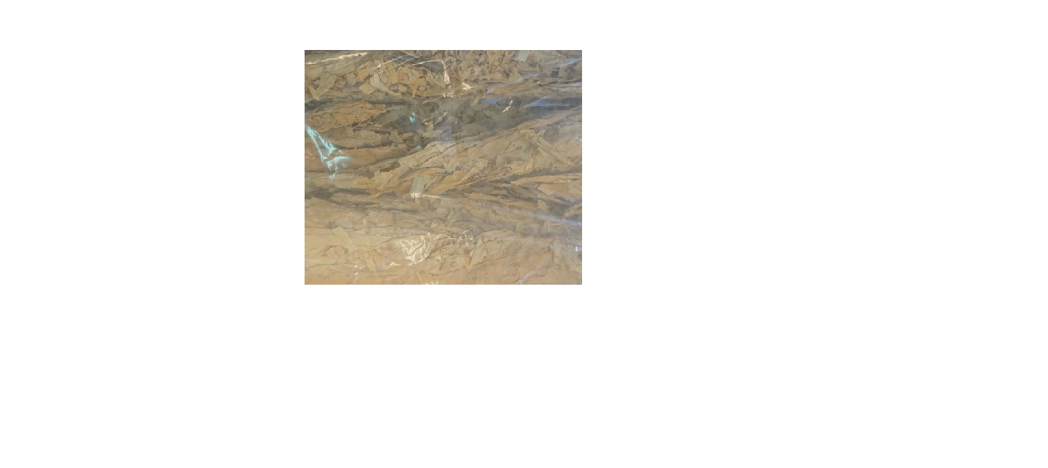 Hojas de tabaco del tipo Virginia, sin procesar, enteras.

El secado se realiza con aire caliente en condiciones atmosféricas artificiales (flue-cured).
Se utiliza para la elaboración de tabaco.
Se presenta en cajas de 100kg.