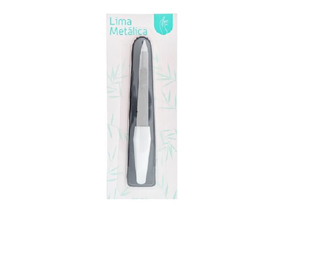 Lima para uñas compuesta por un cuerpo/núcleo o estructura de acero inoxidable, que va recubierto de un abrasivo granulado (polvo de zafiro) y un mango de plastico.
Medidas:
Longitud: 12,5 cm
Anchura:1,5 cm
Se utiliza para limar, rebajar y dar forma a las uñas.
Viene acondicionado para la venta al por menor en formato de 1 ud.