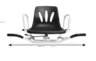 Articulo de uso doméstico de metal, consistente en una silla rotatoria 360º con armazón metálico, asiento y respaldo de plástico (polietileno). Se presenta desmontado. Tiene una capacidad máxima de 100 kg. Dispone de agujeros de drenaje y dos pequeñas asas laterales que proporcionan un agarre extra. No dispone de patas, se apoya sobre los laterales de la bañera. No regulable en altura.
Se utiliza para sentarse en la bañera y facilitar el asiento a personas con dificultades de movimiento en la limpieza personal.
El asiento y respaldo son de plástico, el armazón es de aluminio.
Su peso es de 4.5 kg y las medidas totales son: 55 x 75.5 x 50 cm.