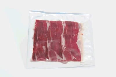 Paleta ibérica de bellota de cerdo de la especie doméstica, sin hueso, loncheada, con una curación total entre 24 y 33 meses. La pieza proviene de las patas delanteras del cerdo 100% ibérico. Se presenta cortado en lonchas y envasadas al vacío.
Concebido para uso alimentario.