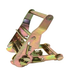 Pieza de acero cincada, estampada que se utiliza como tensor de la cinta de amarre de 3,5cm de ancha y 2000 daN.
Medidas. 70mmx 155mm.
Se utiliza en las cintas de amarre.
Está hecha de acero cincado.