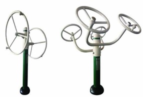 Artículos para gimnasia elaborados en su mayor parte con tubos metálicos pintados y que no incorporan ningún sistema de esfuerzo regulable. Se instalan de manera fija en el exterior (parque, etc.) e incorporan elementos circulares móviles para desarrollar la potencia de los hombros, mejorando la coordinación del cuerpo.
Se destinan a la mejora de la musculatura, elasticidad, de los hombros mejorando las articulaciones de las funciones cardiaca y pulmonar.
Composición: Metal