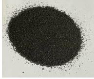 Preparación alimenticia homogeneizada de aspecto polvo granulado negro a base de azúcar (más del 99,45%), carbón vegetal activo (0,5%) y tierras diatomeas (0,05%). La preparación es una mezcla homogénea destinada a usarse en la elaboración de productos de alimentación y bebidas, en la que el carbón vegetal activo se usa para eliminar y modular el color, olor y sabor del producto final. Las tierras diatomeas procedentes de restos fósiles de algas unicelulares, aportan brillo al producto final y facilitan la clarificación por su porosidad y gran capacidad de absorción. Se trata de una preparación no apta para consumo directo, destinada a procesos industriales en la fabricación de productos de alimentación y bebidas.
Se presenta en sacas de 1.000 a 1.100 kilos.
Concebido para uso alimentario.