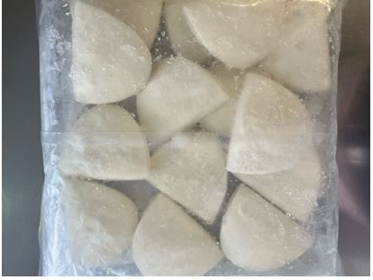 Producto denominado “Pan Bao” a base de harina de trigo, agua y azúcar. Se presenta en panecillos de 30 gramos, que tienen que cocinarse antes de su consumo. Se presenta congelado en caja de cartón, en paquetes de 14 piezas y 10 bolsas por caja.
Concebido para uso alimentario.