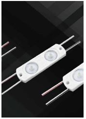 Elemento de iluminación en forma de módulo. Está compuesto por dos diodos emisores de luz (LED) con lentes ópticas y sendas resistencias superficiales soldadas en un circuito impreso. Su potencia es de 0,5 W, de 0,8 W O 1,6W. funciona con una tensión de 12 V en corriente continua y se presenta provisto de cables de conexión en ambos extremos.
Dispone en la parte posterior de una capa adhesiva cubierta por una lámina desechable.
Ofrece varias opciones de montaje: atornillado, pegado o encajado a presión.
Según declaración del solicitante se utiliza en iluminación, estando diseñado para su uso en cajas de luz cerradas o en el cuerpo de rótulos.