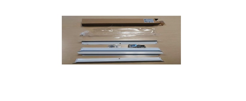 Marco empotrable de aproximadamente 30 x 30 cm para paneles LED.  Está formado por 4 perfiles de aluminio que presentan los agujeros, ranuras y mecanizados necesarios para su montaje por medio de tornillos y posterior sujeción de anclajes. 
Se presenta en embalaje individual con los cuatro perfiles de aluminio, tornillos y anclajes necesarios para su montaje e instalación. 
Una vez montado se le pueden acoplar en sus guía o ranuras la placa LED y el difusor.
Formar una luminaria.