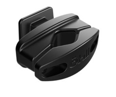 Pieza desplazable mediante dos tornillos, tipo mordaza, que sirve de soporte para fijar una cesta o bolsa frontal al tubo de dirección (vertical) de bicicletas. Véanse las imágenes.
Materiales: PA 6.6 + 30% GF - Poliamida con carga de fibra de vidrio.