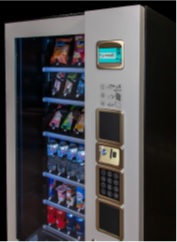 Máquinas eléctricas y automáticas para la venta de bebidas y alimentos sólidos que están equipadas con un sistema de pago por billetes, monedas y electrónico y sin dispositivos de calentamiento o refrigeración (opcional).
Se presenta con una estructura modular en mueble protegida contra la corrosión y el óxido y una capacidad máxima de 6 bandejas de hasta 10 canales y 2 de hasta 7 canales.
Sus dimensiones son 1.830 x 803 x 1.045 mm. su peso es de 297 kg.
Venta de alimentos sólidos y bebidas.