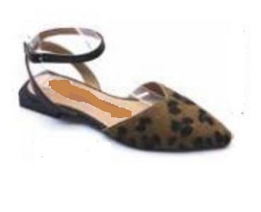 Zapato de mujer, tipo sandalia, con suela sintética y parte superior de cuero, cubre el tobillo con una tira con cierre dejando el talón al descubierto y el tacón tiene una altura inferior a 3 cm. Longitud de plantilla igual o superior a 24 cm.
Se utiliza como calzado para mujer.
Cuero.