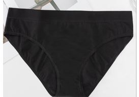 Ropa interior femenina, braga, confeccionada en tejido de punto con fibras de algodón y sintéticas. En la zona intima la braga dispone de cuatro capas absorbentes que retienen la sangre u orina.
Se utiliza para absorber el flujo menstrual durante su período o las pérdidas de orina.