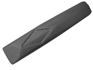 Parte de remolque consistente en una placa de refuerzo (pilar suelto) que se inserta dentro de la pieza AP-0, con las siguientes dimensiones:

	Longitud: 400 mm

	Anchura: 60 mm

	Grosor: 32 mm
Se utiliza en vehículos no automóviles (remolques) para dar consistencia al pilar lateral.
Acero.
