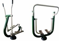 Artículos para gimnasia elaborados, en su mayor parte, con tubos metálicos pintados. No incorporan ningún sistema de esfuerzo regulable. Se instalan de marea fija en el exterior (parques, etc.).
Se utilizan para el desarrollo de la fuerza muscular de los miembros superiores e inferiores, así como de la cintura, y el fortalecimiento de la función cardiaca y pulmonar.
Medidas: 1060 x 550 x 1580 y 1090 x 500 x 1500 mm.
