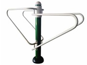 Artículos para gimnasia elaborados, en su mayor parte, con tubos metálicos pintados. No incorporan ningún sistema de esfuerzo regulable. Se instalan de marea fija en el exterior (parques, etc.).
Se utilizan para el desarrollo de los músculos del hombro y el abdomen, mejorando la condición muscular de la espalda.
Medidas: 1860 x 580 x 1450 mm.