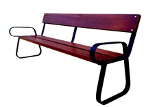 Banco con respaldo, dispone de apoyabrazos y patas de fundición de hierro ductil (grafito esferoidal). El respaldo y el asiento son de madera de pino o tropical.
Se utiliza como asiento.
El armazón es de metal y  el respaldo y asiento de madera.