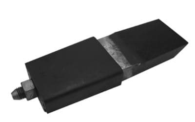 Cuña con tornillo, ambos de acero.
Se utiliza en vehículos no automóviles (remolques) para dar consistencia al pilar lateral (anclaje).
Tiene unas medidas de 360 mm de longitud, 70 mm de ancho y 30 mm de grosor.