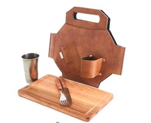 Surtido acondicionado para su venta al por menor compuesto de:
Tenedor y cuchillo de acero inoxidable con mango de madera, un plato rectangular de madera y un vaso de acero inoxidable.
Se utiliza para comer.
Se presenta para su venta al público en un estuche de ecocuero.
