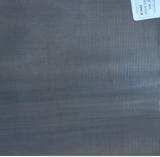 Red de malla, confeccionado en material textil (poliéster) recubierto por ambas partes de pvc. Los filamentos tienen un diámetro de 0,34 mm más menos 0,02.
Se utilizan como redes de protección para animales, evita que puedan pasar a determinados espacios.
Se presentan para su venta al público en rollos de diferentes longitudes, desde los 20 metros pudiendo llegar a los 50 metros y anchura desde 0,2 a 3 mtrs.