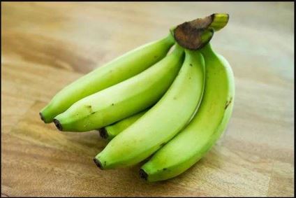 Plátano (Banana) verde, entera sin trocear. No pertenece al tipo “plantains” sino al tipo “Cavendish”.
Concebido para uso alimentario.