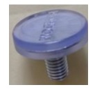 Tornillo galvanizado de acero con cabeza recubierta de PVC, roscado. Se rosca sobre las patas de la mesa.
Se utiliza para nivelar la mesa y no rayar el suelo.
