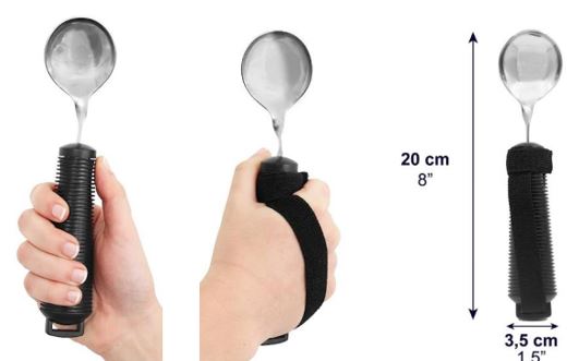 Cuchara con parte operante de acero inoxidable y con mango de ABS (acrinilonitrino butadieno estireno) y con agarre de caucho termoplástico (TPR).
Puede disponer de una cinta con dos velcros para un ajuste más seguro a la mano. Tiene unas medidas de 3,5 cm X 20 cm. Peso 81 gramos. Color negro. La cuchara puede doblarse en el ángulo deseado hasta 90º. Puede meterse en el lavavajillas para su limpieza.
Se utiliza como utensilio y está especialmente adaptado para que el usuario coma de forma independiente.