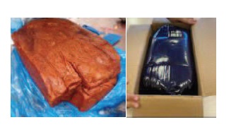 Dátiles, procesados, presentados en forma de pasta, con textura homogénea. La pasta de dátiles se envasa en sobres azules aptos para alimentos en cajas de cartón, con un peso neto de 10 kg o 12,5 kg.
Concebido para uso alimentario.