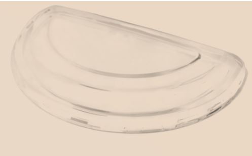 Tapa para envase. Transparente. El producto no incluye el envase, únicamente la tapa.
Se utiliza para envasar alimentos.
Está fabricada 100% de polietileno tereftalato (PET)