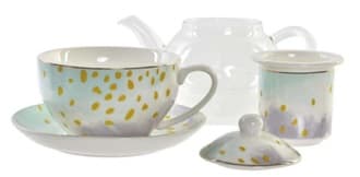 Surtido acondicionado para su venta al por menor compuesto de:

-Una tetera de borosilicato en forma circular con asa
-Una taza de porcelana con asa
-Un infusionador de porcelana blanco, con agujeros en la parte inferior para que filtre
-Una tapa de porcelana 
-Un plato de porcelana.
Se utiliza para realizar infusiones.