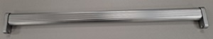 Producto compuesto por un perfil hueco de aluminio de 36,5 cm y 2 herrajes fijos, acondicionado para muebles (armarios).
Sirve como elemento para colgar perchas.