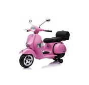Juguete, moto eléctrica que puede conducir un niño, con dos ruedas y ruedas de apoyo, dos motores de 30W y 12v cada uno (60w total), batería de alto rendimiento 12v 7ah.   Dispone de marcha hacia delante y hacia atrás, acelerador en el pedal, luces en faros delanteros y traseros.  El asiento acolchado y en piel. Dimensiones de la moto: 107x51x82 cm.
Se destina al entretenimiento de los niños. Está destinado a niños de 3 a 7 años y dispone de una capacidad de carga máxima de 35 kg.
Se presenta desmontado para su venta al público.