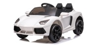 Juguete, coche eléctrico que puede conducir un niño, con cuatro ruedas, dos motores de 16000RPM RS380, batería de 12v 4.5 AH, asa de arrastre y ruedines de transporte. Dispone de botón de arranque y palanca de cambio de marchas (hacia delante y hacia atrás). Tiene un pequeño maletero trasero y la velocidad máxima: 5km/h. Tiempo de carga: 8 horas para una carga completa. Luces LED en los faros delanteros y traseros.  Presenta un mando control remoto 2.4G Bluetooth. El coche puede usarse de forma manual o con el mando control remoto.
Se destina al entretenimiento de los niños. Está destinado a niños de hasta 5 años dispone de una capacidad de carga máxima de 30 kg. Peso del coche eléctrico: 10 kg.
Se presenta desmontado para su venta al público.