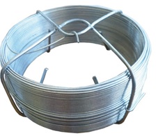 Alambre de hierro o acero sin alear, obtenido por trefilado en frio y cincado.
Su contenido en carbono es inferior al 0.25% en peso y su mayor dimensión del corte transversal es superior o igual a 0.8 mm pero inferior a 3mm.

Se pueden presentar en rollos o bobinas con diferentes longitudes