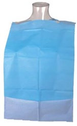 Babero de adulto hecho con fibras de papel tissúe (85%) y una fina capa de polietileno (15%). Las capas están unidas entre sí para dar estanqueidad al producto. La parte superior está perforada para poder introducir el cuello y ajustarlo y en la parte inferior tiene un borde plegado a modo de bolsillo/receptáculo.
Este artículo está destinado a usarse en geriátricos para proteger de la suciedad a los ancianos mientras comen.
Producto de un solo uso. Color Azul. Tiene unas medidas de 36 x 65cm más 10 cm de bolsillo.
Se presenta para su venta al público en cajas con cinco bolsas, conteniendo cada bolsa de 100 unidades, teniendo en total cada caja 500 unidades.