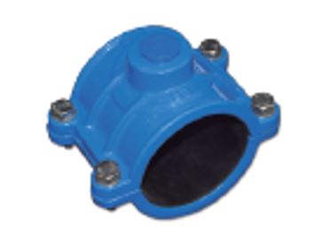 Accesorio sin roscar de conexión para tuberías de PVC o PE con derivación superior consistente en un collarín tipo abrazadera.  Está fabricado por moldeo con fundición dúctil EN-GJS-500-7 (fundición de grafito esferoidal) con recubrimiento epoxi, tornillería de acero inoxidable y junta EPDM.  
Se presenta con diferentes dimensiones.
Se utiliza para la conexión de tuberías garantizando la estanqueidad en las acometidas.