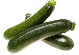 Calabacines verdes a granel.
Concebido para uso alimentario.
