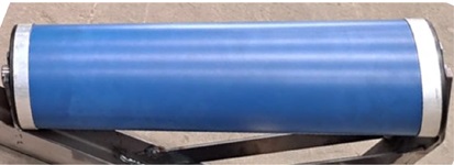 Rodillo para cintas transportadoras que incorpora componentes electrónicos, integrados en el mismo, para monitorizar la temperatura, las revoluciones por minuto (RPM), una antena, etc.
Según declaración del solicitante su función es acompañar la banda en su desplazamiento.